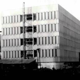 Az új rendelőintézet (SZTK) épülete 1976-os átadása előtt