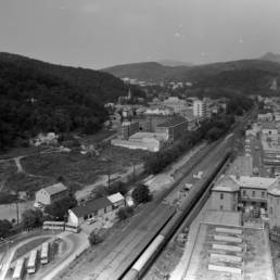 Beépítésre váró terület a Meszesalján. Elől a helyijárati buszpályaudvar, 1983.